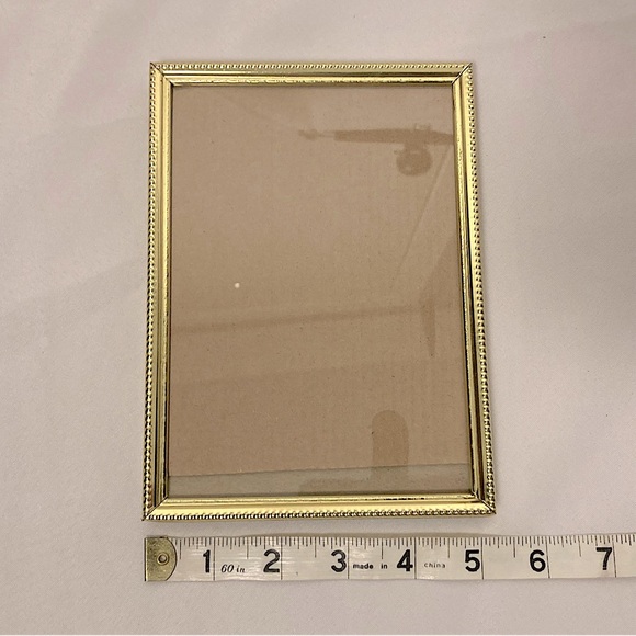 💫 Vintage Gold Metal 4.5” x 6.5” Picture Frame Easel Back And Hangable - Picture 4 of 6